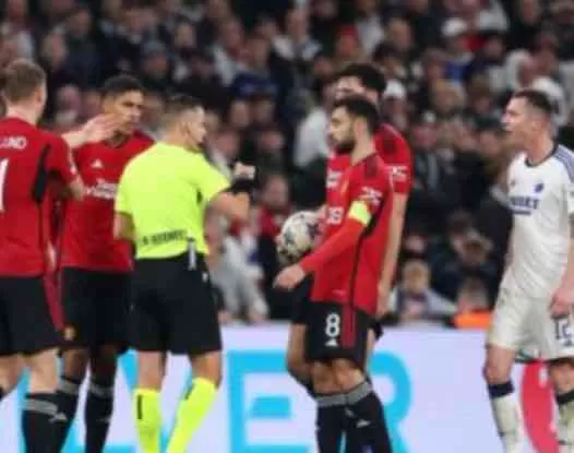 Controversy and Critique: Manchester United's Unfortunate Loss and Coach ten Hag's Discontent