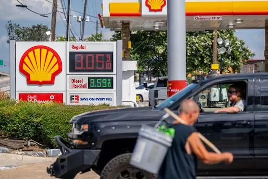 Shell Makes a Risky Pitch for Middle Ground